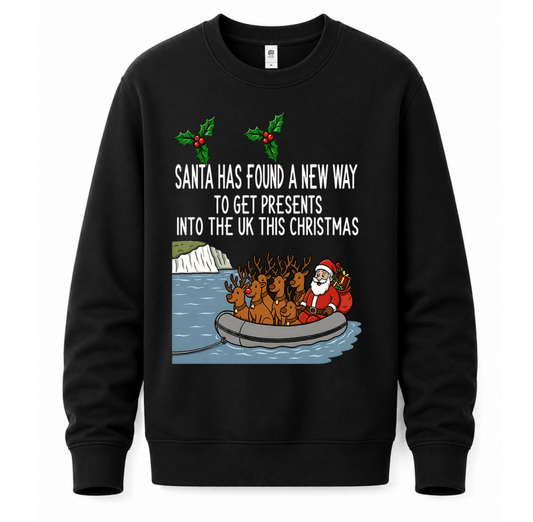 Julesweater med rund hals og tryk af julemand og rensdyr i gummibåd