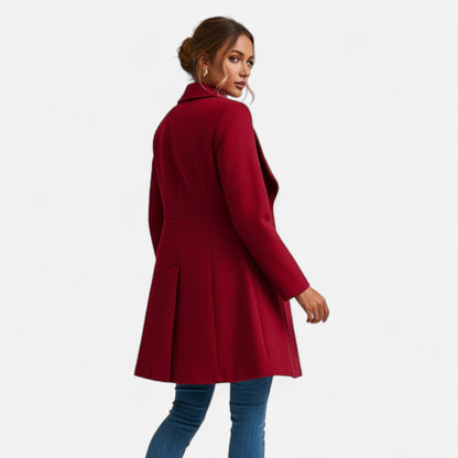 Frakke dame med stor revers, taljeret pasform og knapper