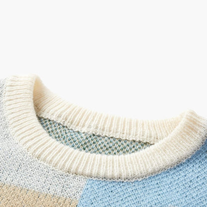 Julesweater med rund hals, bjørnemotiv og juletræ i strik