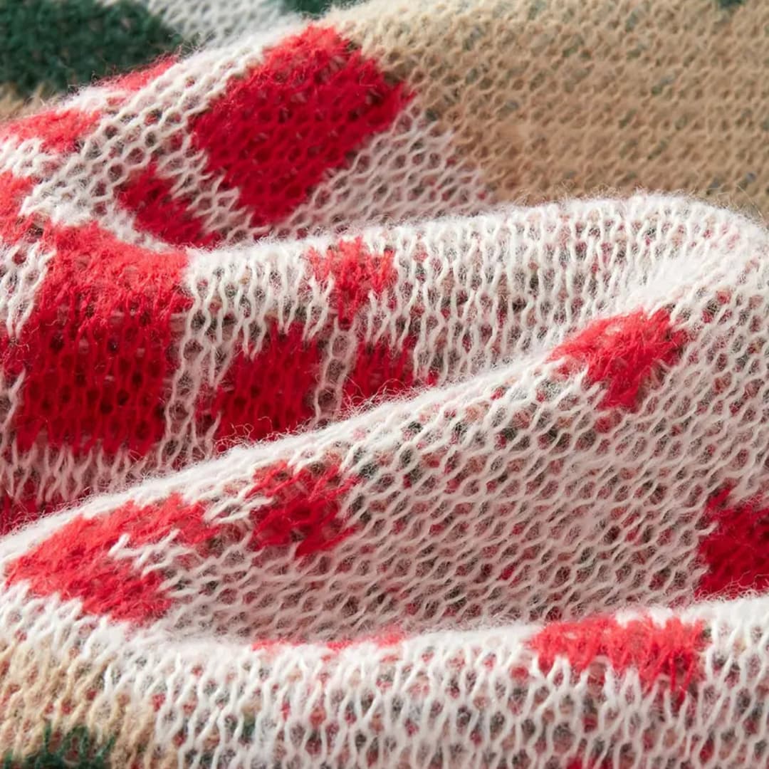 Julesweater med rund hals, bjørnemotiv og juletræ i strik