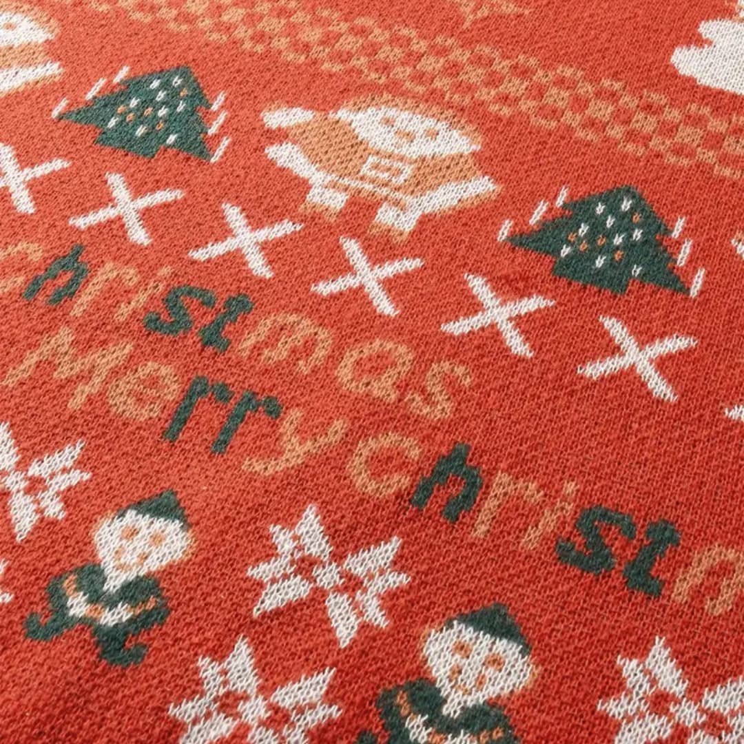 Julesweater med rund hals, bjørnemotiv og juletræ i strik