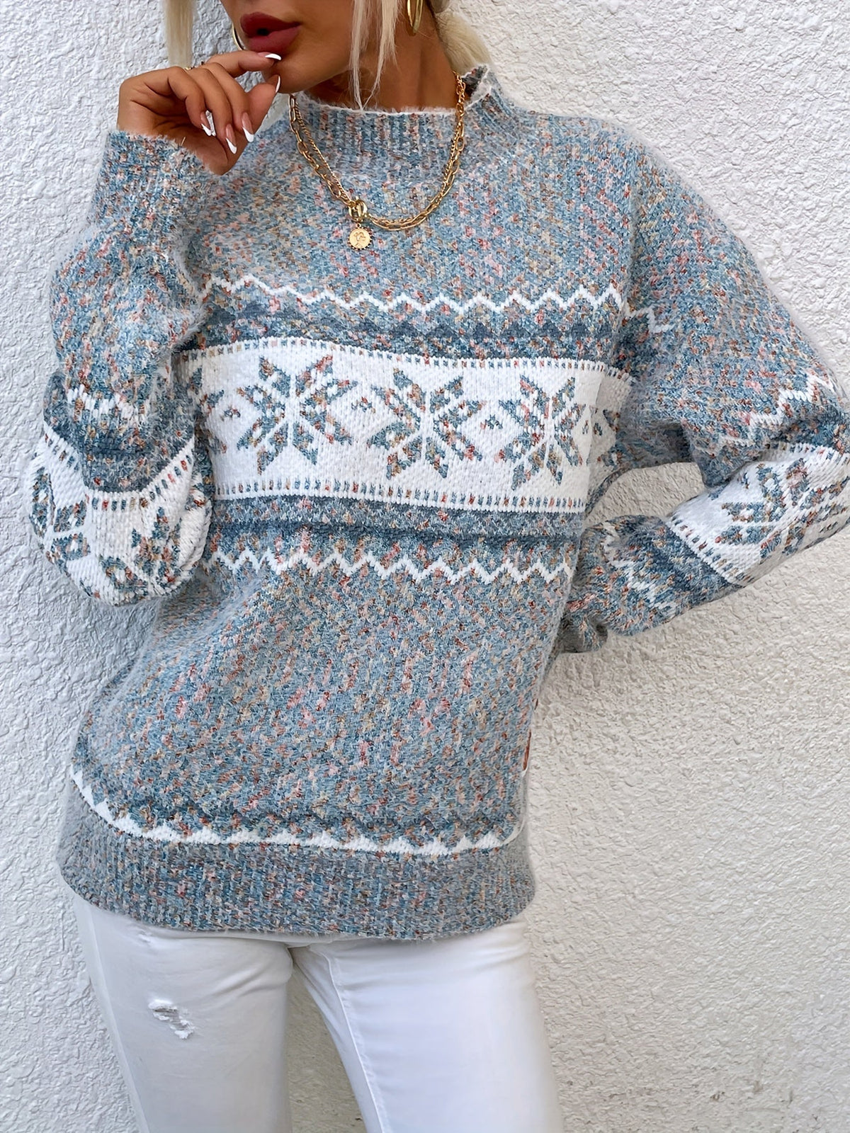 Julesweater dame med snefnugmønster, høj krave og lange ærmer