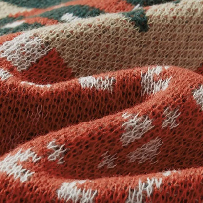 Julesweater med rund hals, bjørnemotiv og juletræ i strik