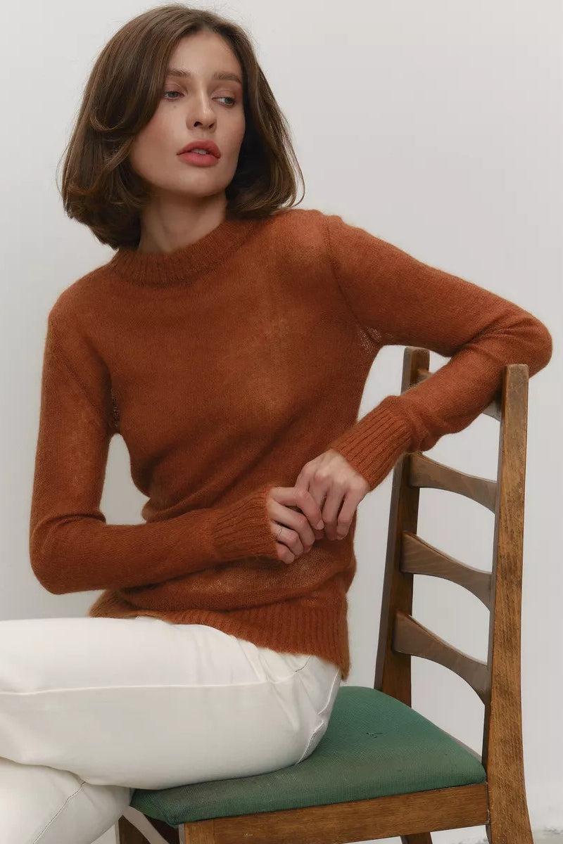 Gennemsigtig sweater med rund hals og lange ærmer til damer