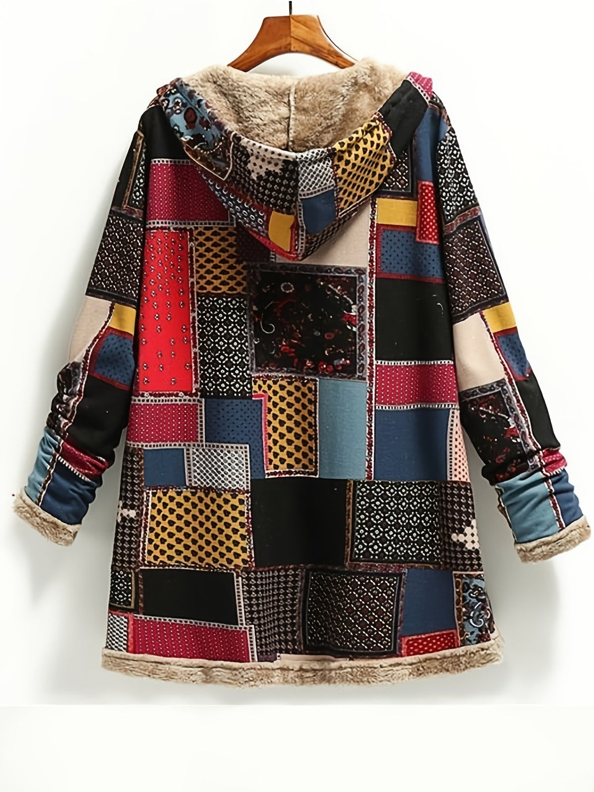Vinterjakke dame med hætte, knapper og patchwork-mønster