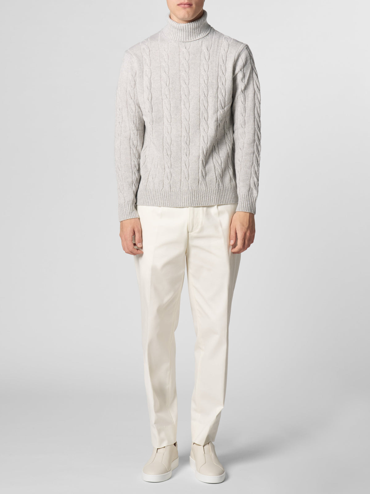 Sweater med rullekrave og kabelstrik til mænd med lange ærmer