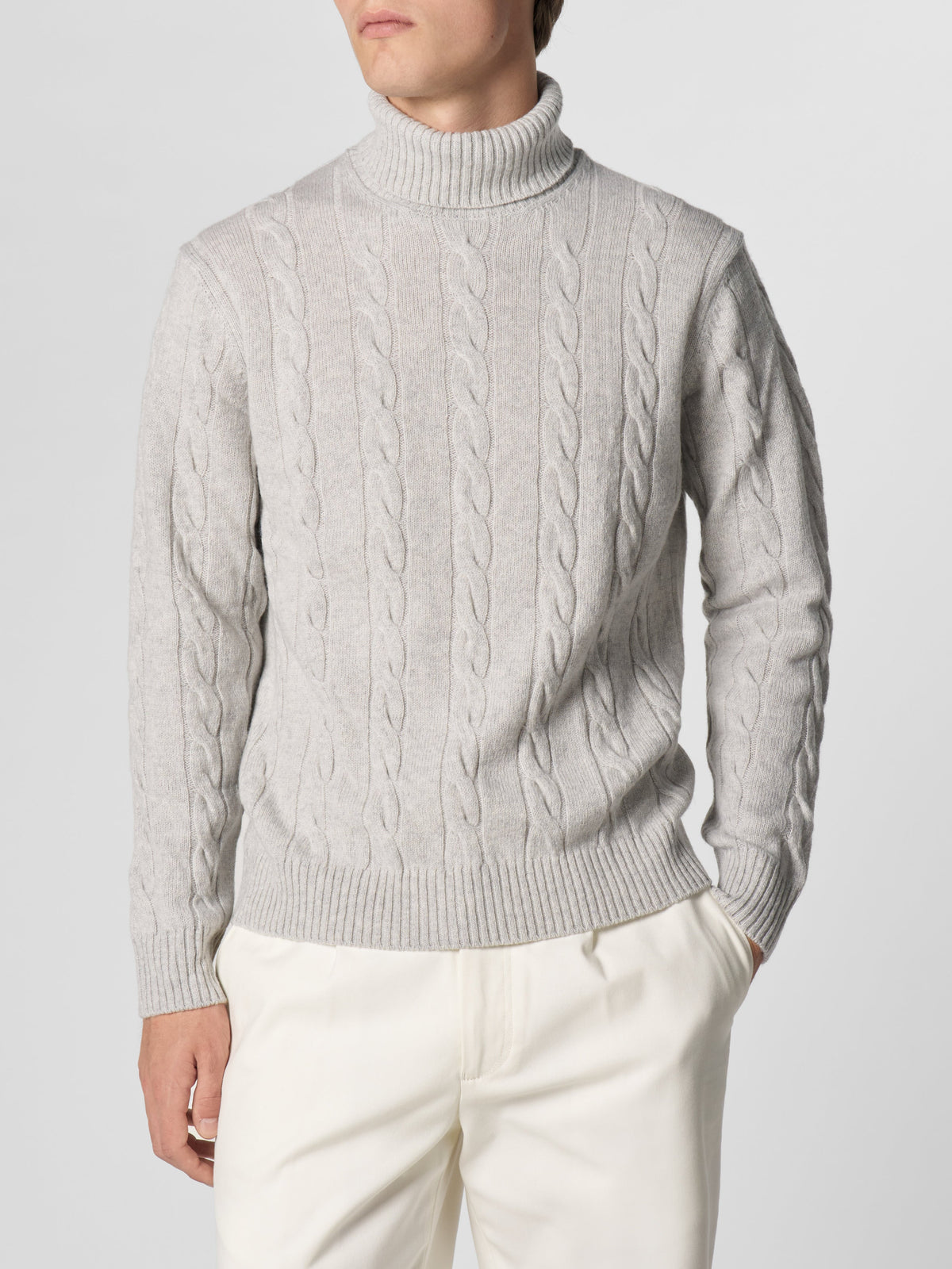 Sweater med rullekrave og kabelstrik til mænd med lange ærmer