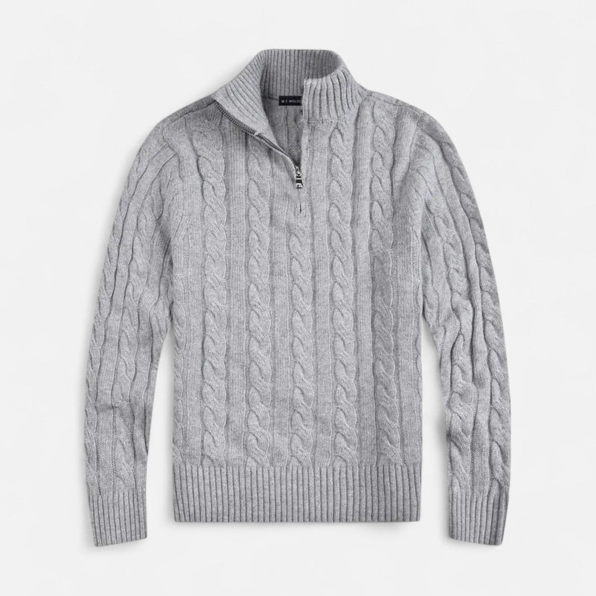 Sweater med halv lynlås, høj krave og kabelmønster samt ribstrikket bundkant til mænd