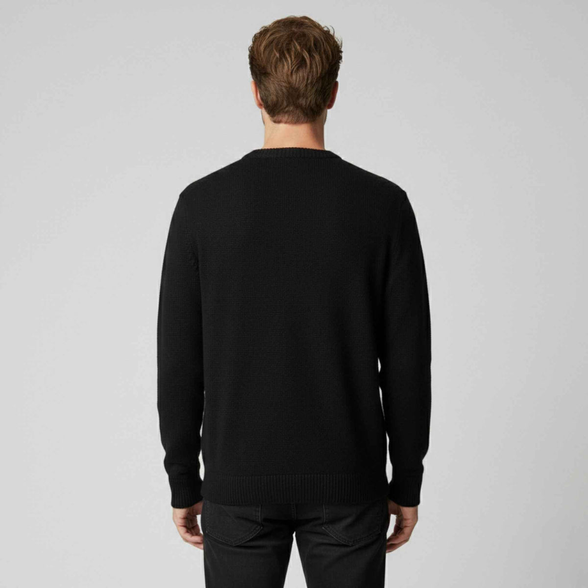 Julesweater til mænd med rund hals, ribkant og afslappet pasform samt julemotiv med tekst