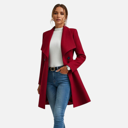 Frakke dame med stor revers, taljeret pasform og knapper