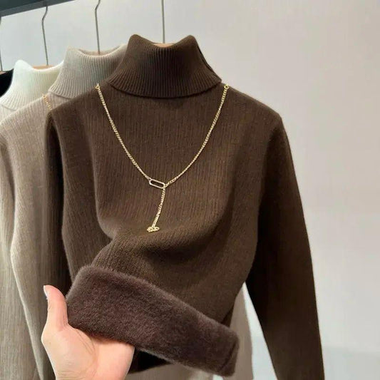 Ribstrikket sweater med rullekrave og varmt foer til damer