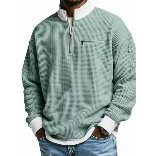 Sweater med halv lynlås, høj krave og lynlåslommer på bryst og ærme til mænd