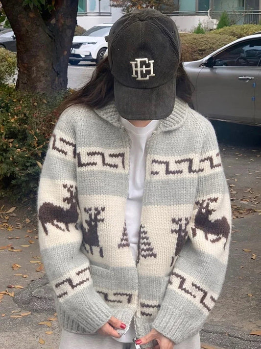 Julesweater dame med lynlås og rensdyrmønster i grov strik