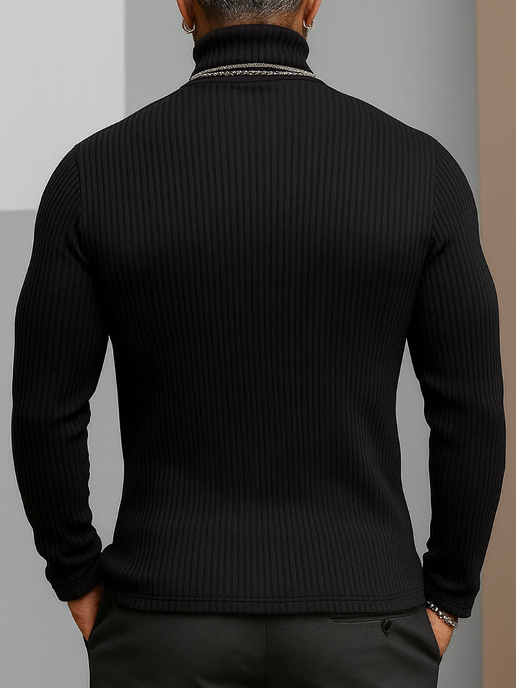 Ribstrikket sweater med rullekrave og asymmetrisk kant til mænd