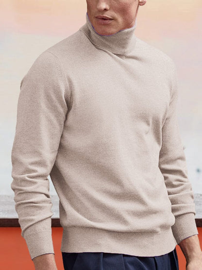 Strikket sweater med høj rullekrave, ribkanter og regulær pasform til mænd
