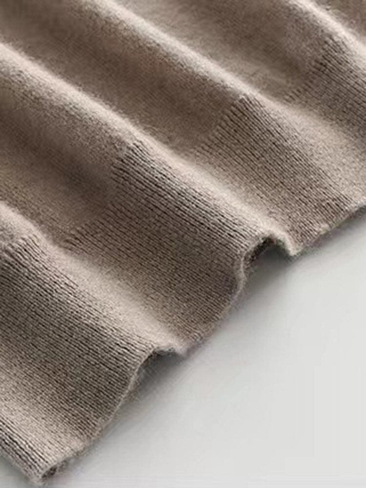 Strikket sweater med høj rullekrave, ribkanter og regulær pasform til mænd