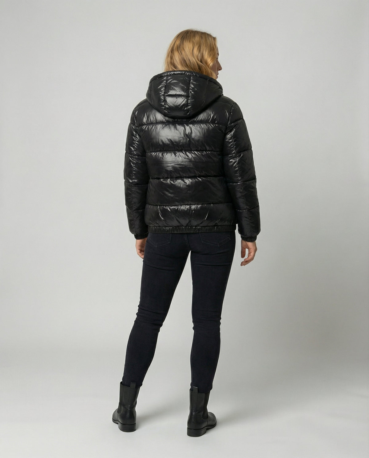 Puffer jakke unisex med hætte, høj krave og lynlås foran