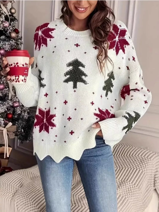 Julesweater dame med rund hals, juletræsmotiv, løs pasform og bølget bundkant