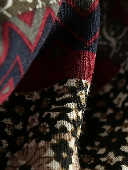 Vinterjakke dame med hætte, knapper og patchwork-mønster