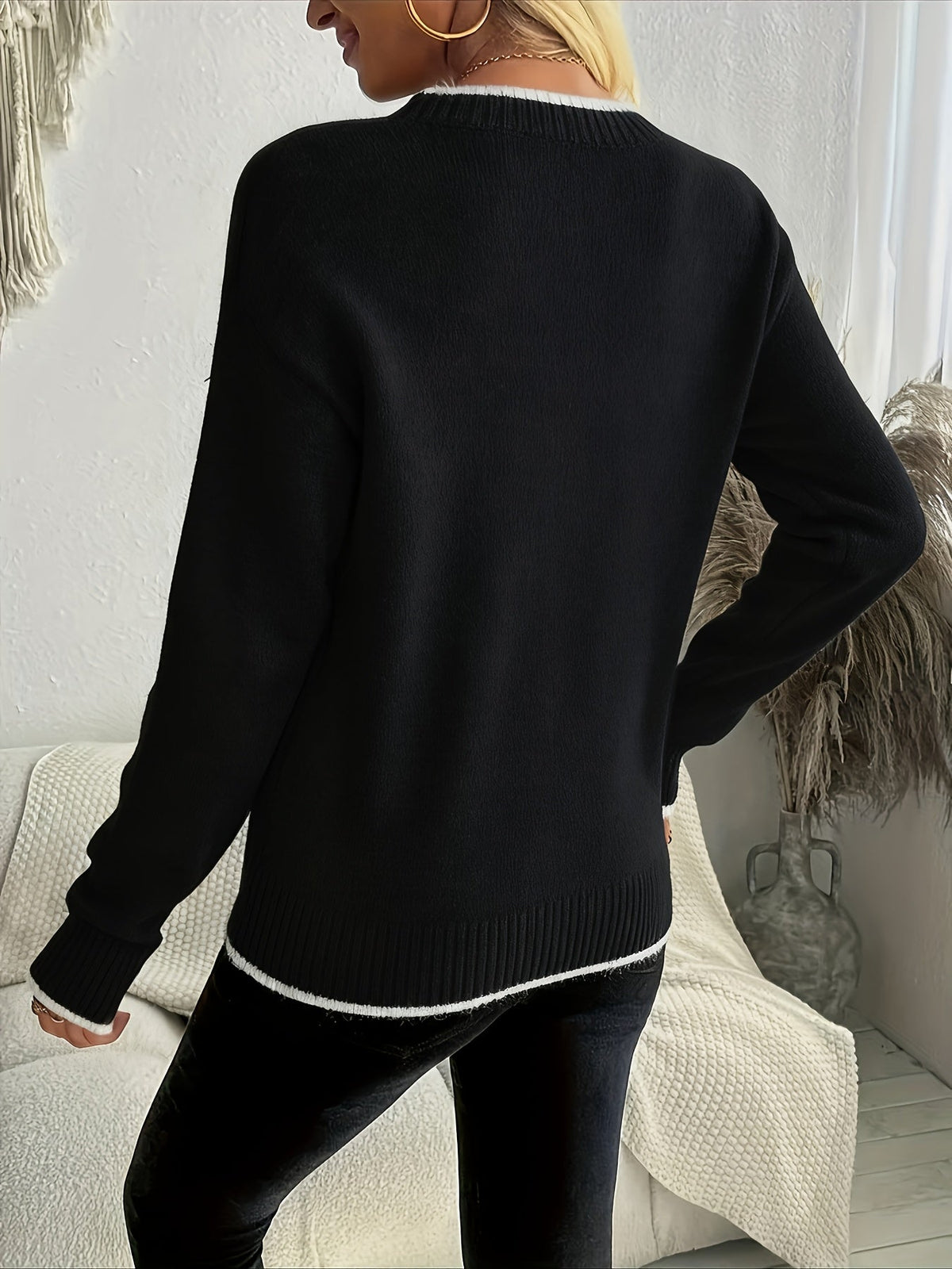 Julesweater dame med stort snefnugmotiv, ribkanter og afslappet pasform