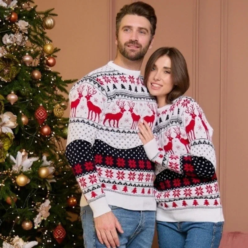 Julesweater dame med rensdyr og snefnug, rund hals og lange ærmer