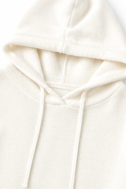 Hoodie til damer med V-hals, hætte og dropped shoulders i oversized pasform