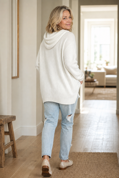 Hoodie til damer med V-hals, hætte og dropped shoulders i oversized pasform