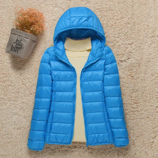 Puffer jakke med hætte og lynlås til damer i kort model