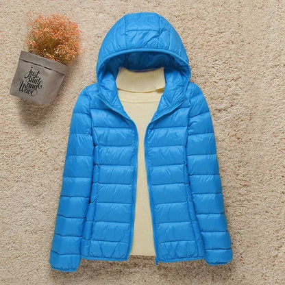 Puffer jakke med hætte og lynlås til damer i kort model